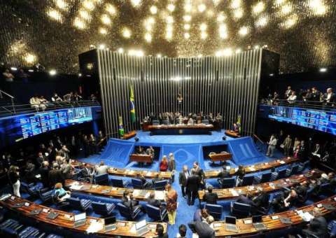 Senado aprova MP que permite saques do FGTS