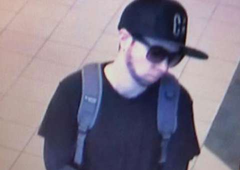 Câmeras de segurança registram detalhe inesperado durante assalto em banco