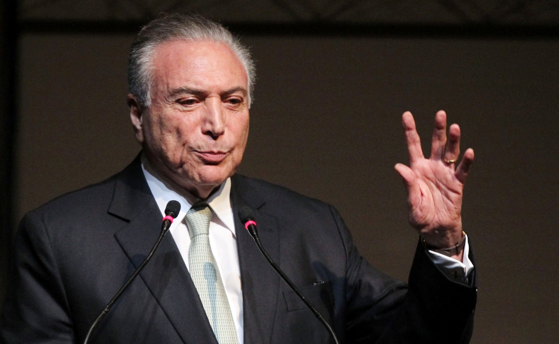 Michel Temer se pronuncia  e afirma: 'Manifestações ocorreram com exageros'