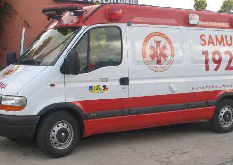 Homens invadem casa e deixam duas pessoas baleadas em Manaus