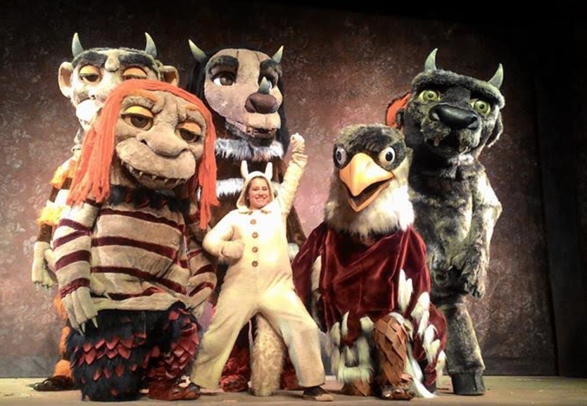 Onde Vivem os Monstros leva fantasia, música e bonecos gigantes ao Teatro Amazonas