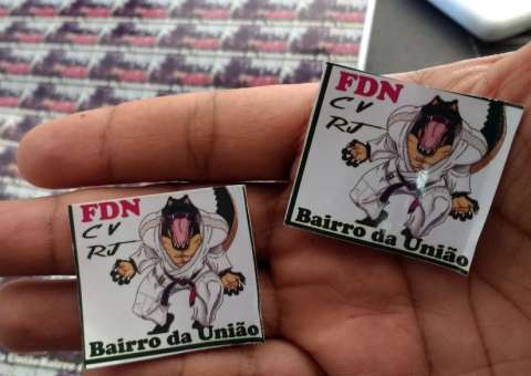 Jovem é preso em flagrante com drogas personalizadas e arma de fogo em Manaus