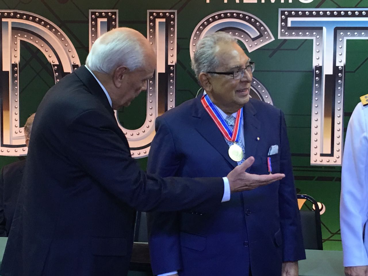 Amazonino Mendes diz que é preciso pensar menos em política e mais no país