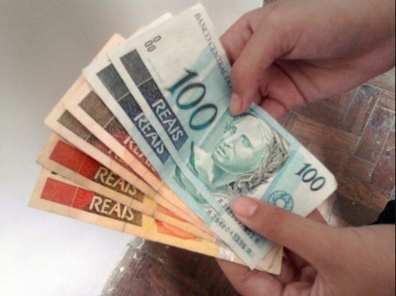 Governo do Amazonas anuncia pagamento do 13º salário para junho