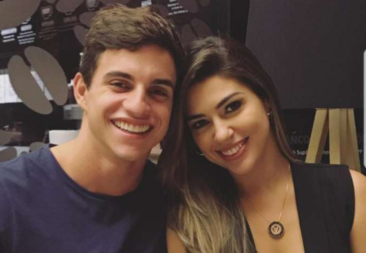 Ex-BBB Vivian Amorim curte passeio romântico com Manoel em Manaus