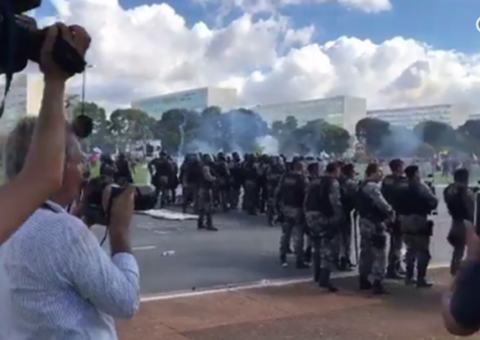 Baleado no rosto durante protesto, idoso vai fazer cirurgia pra reconstruir maxilar