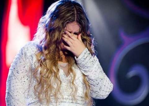    Marília Mendonça se emociona com surpresa do noivo: 'mulher mais feliz do mundo'