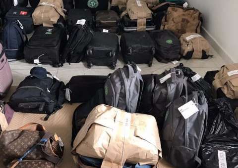 Famílias de jogadores mortos no voo da Chapecoense recebem o que sobrou na tragédia