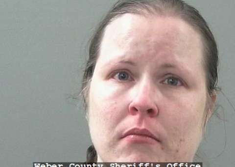 Mulher tem atitude cruel com filhos pequenos para fazer compras 'sossegada'