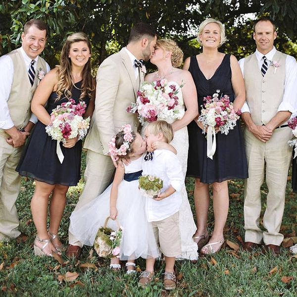 Dama de honra surpreende a todos em foto de casamento 