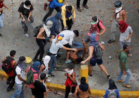 Venezuela proíbe que redes de TV transmitam protestos ao vivo