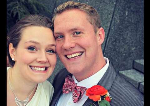 Casal é surpreendido com fantasma em foto de casamento  