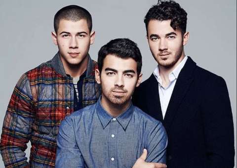 Pai dos Jonas Brothers revela câncer e diz que filhos estão abalados