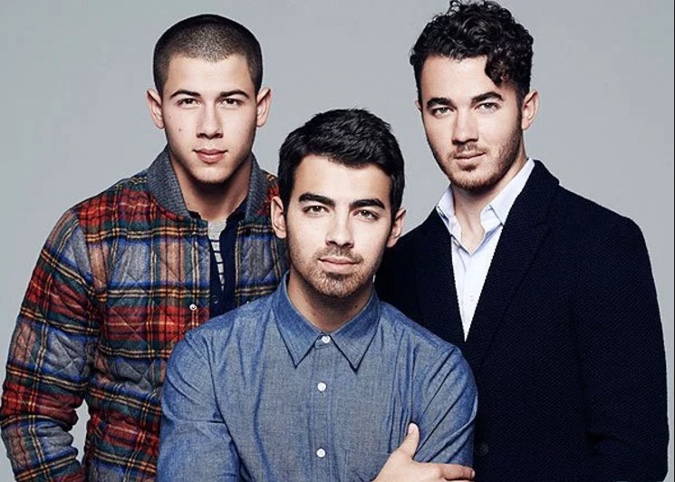 Pai dos Jonas Brothers revela câncer e diz que filhos estão abalados