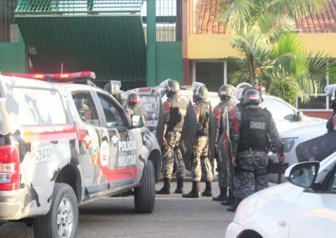 Em Manaus, trinta detentos são transferidos de presídio nesta terça-feira