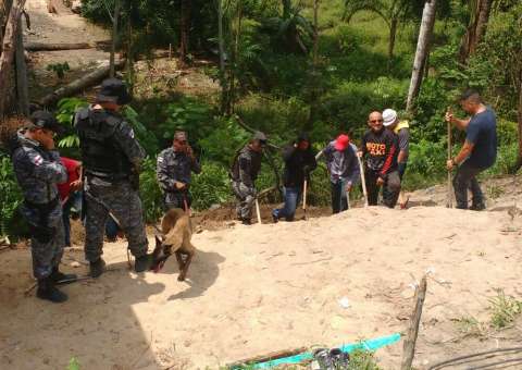 Enterrado em pé, corpo de PM desaparecido é encontrado em Manaus