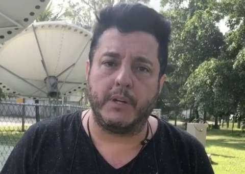 Bêbado, Bruno encoxa Marrone em show e após vexame pede desculpas