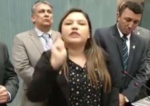  Vereadora descumpre regimento da Câmara e faz acusações 