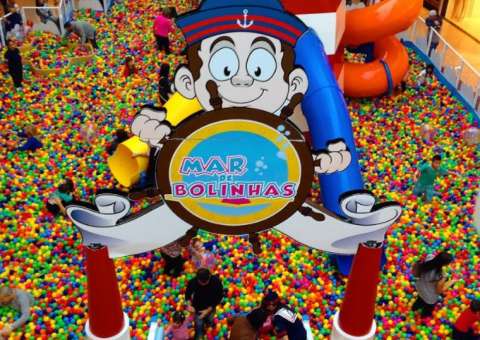 Shopping em Manaus ganha ‘Mar de Bolinhas’ para toda familia 