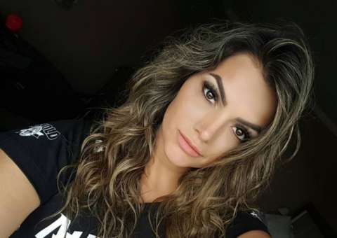 Kelly Key exibe barriga sarada quatro meses após dar à luz