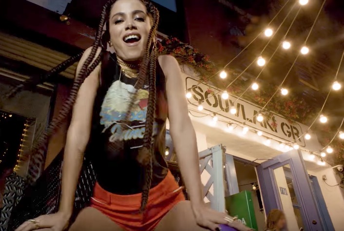 Novo clipe de Anitta 'quebra' a internet e bomba em países estrangeiros