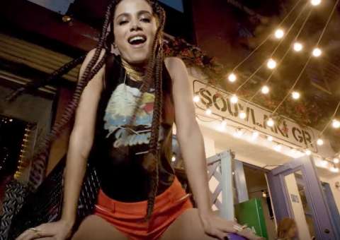 Novo clipe de Anitta 'quebra' a internet e bomba em países estrangeiros