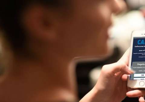 Após receber mensagem no WhatsApp, mais de 300 mil caem em golpe do FGTS 