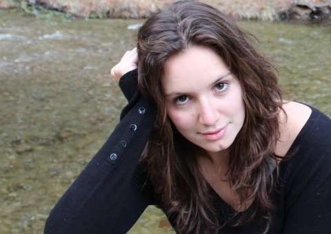 Atriz brasileira denuncia abuso sexual enquanto dormia em hostel