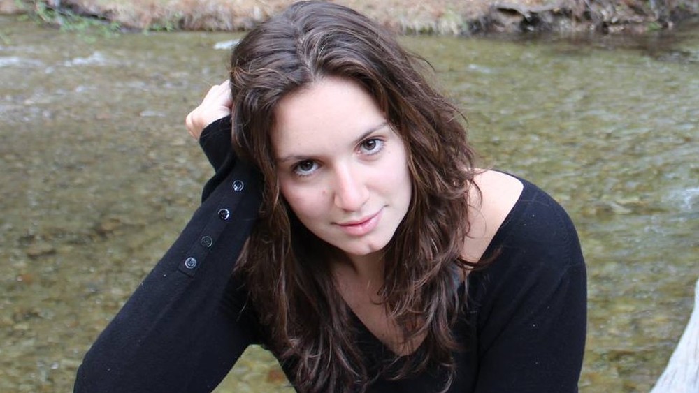 Atriz brasileira denuncia abuso sexual enquanto dormia em hostel