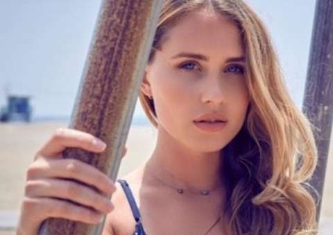 Modelo é demitida por menstruar em evento 