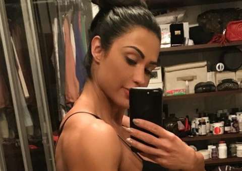 Gracyanne Barbosa ignora polêmica de despejo e mostra bumbum colossal 