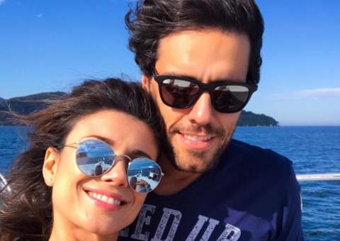 Paula Fernandes assume romance com tenor bonitão 