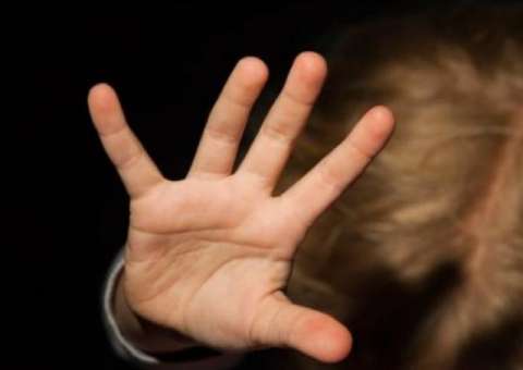 Adolescente que usou vídeo do estupro para escapar do pai também foi abusada por outro parente