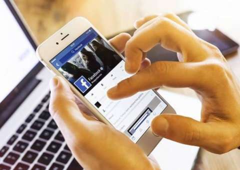 Novo álbum de fotos do Facebook permite você publique textos e sua localização