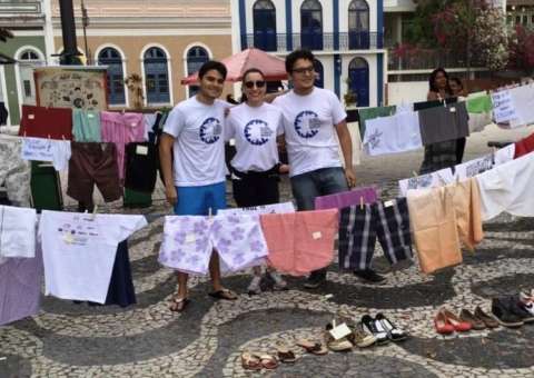 Brechó ‘Varal Sustentável’ movimenta shopping em Manaus