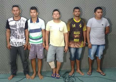 Grupo suspeito de roubar carros é preso em invasão onde PM foi encontrado morto em Manaus