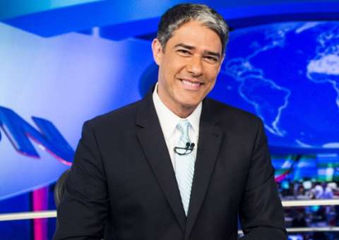 William Bonner é flagrado pela 1ª vez com namorada deixando a Globo