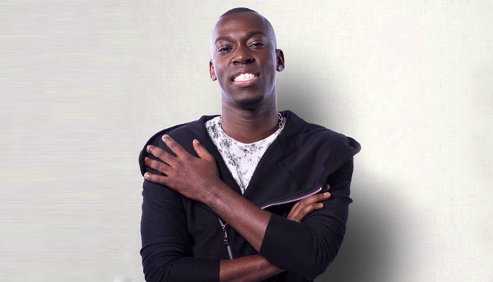 Cantor Beleleu faz show no Flutuante Sedutor