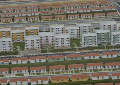 Jovem arremessa filha de 9 meses pela janela de apartamento em Manaus