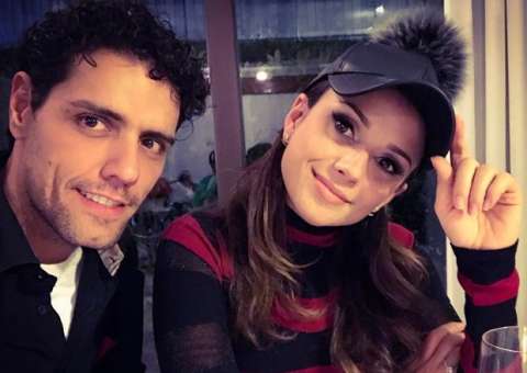 Paula Fernandes fala sobre namoro com cantor lírico