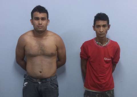 Dupla é presa com rifle, munições e drogas em Manaus
