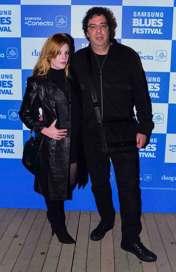 Casagrande troca carinhos com nova namorada e mostra que superou Baby do Brasil