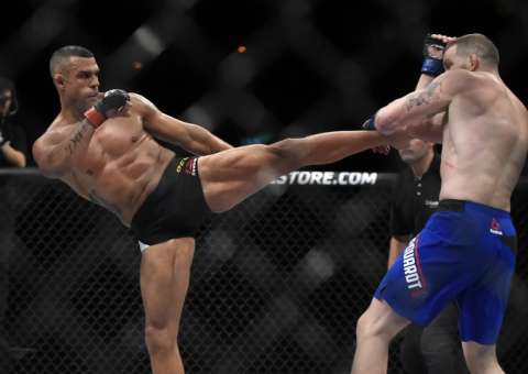 UFC: Vitor Belfort vence e promete fazer mais lutas; 'Vão ter que me aguentar'
