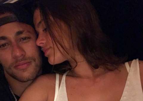 Com saudades, Neymar posta foto com Bruna Marquezine e se declara
