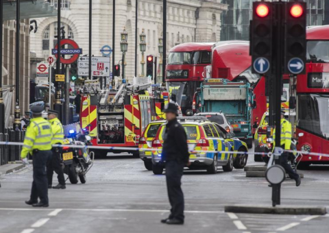 Polícia londrina prende 12 pessoas suspeitas de envolvimento em ataque terrorista
