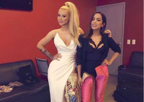 Iggy Azalea posta nova foto com Anitta e se declara para brasileira após polêmica