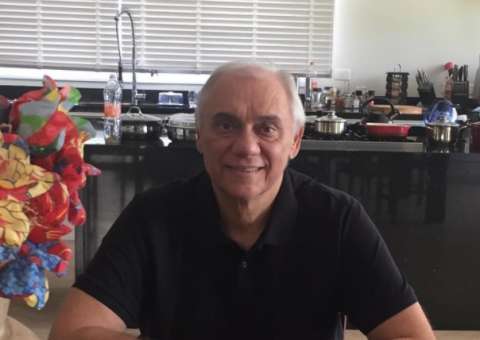 Marcelo Rezende viaja com filha para novo retiro espiritual