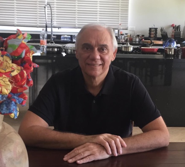 Marcelo Rezende viaja com filha para novo retiro espiritual