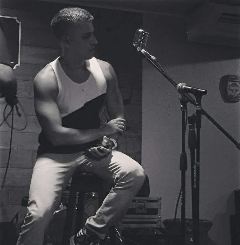  Rennan Benigno toca de Red Hot à Charlie Brown no Butiquim Petiscaria