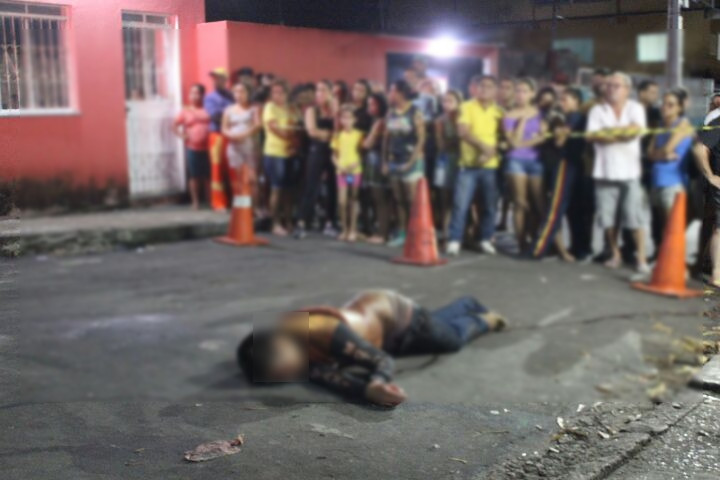 Dupla assalta lan house e homem suspeito é morto por policial à paisana em Manaus